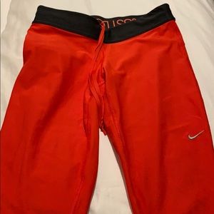 Nike size S bright coral cropped leggings